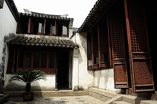 溫江請(qǐng)個(gè)保姆多少錢(qián)？揭秘溫江保姆市場(chǎng)的真實(shí)價(jià)格與選擇技巧