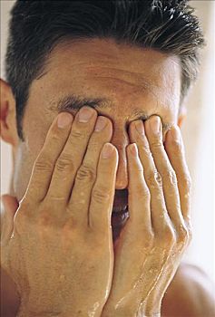 龍崗保姆需要多少錢？讓你輕松了解家庭服務(wù)價(jià)格的秘密