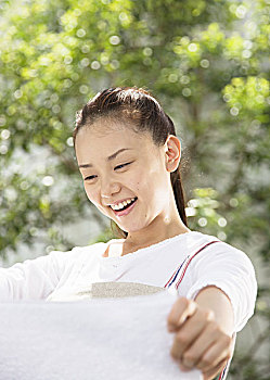 即墨保姆一個(gè)月多少錢(qián)？讓你了解家政服務(wù)的真實(shí)價(jià)格