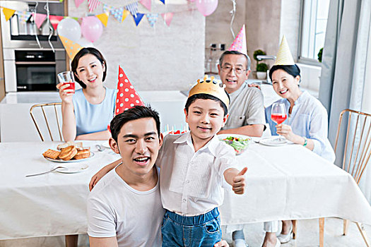 撫州請?jiān)律┒嗌馘X？帶你走進(jìn)月嫂行業(yè)的真實(shí)世界